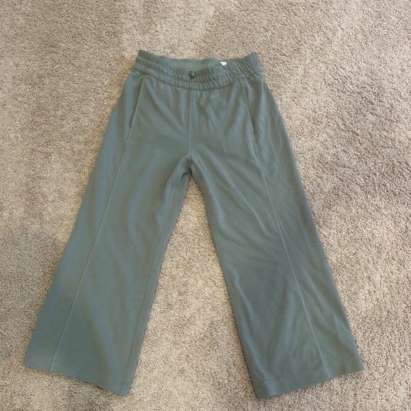 Lululemon Wide-Leg Cropped Pant - Picture 6 of 10
